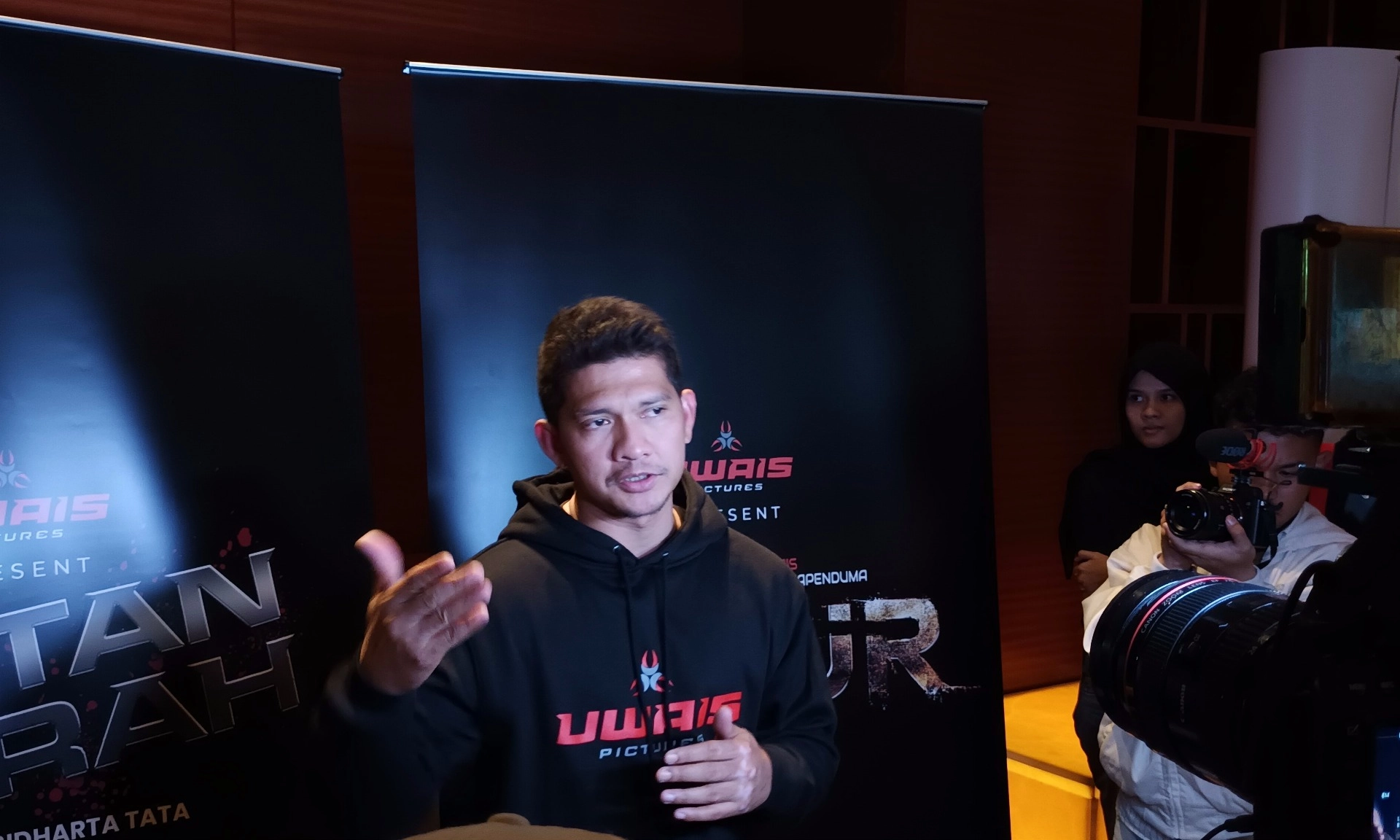 iko-uwais-dari-bintang-aksi-laga-ke-sutradara-dan-produser